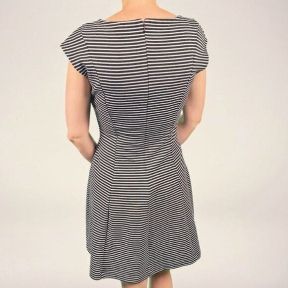 CLEARANCE! GAP Striped A-Line Dress Size 2 GUC - Picture 4 of 5